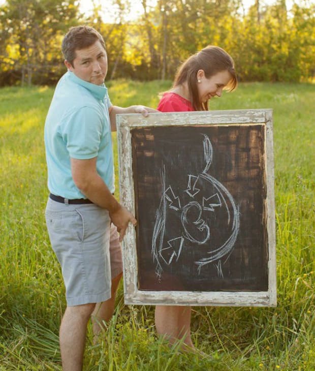  Man drowing on board his wife’s pregnancy