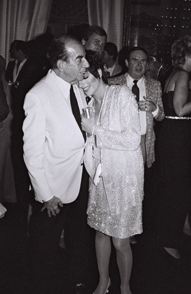 Liza Minelli placing her head on her father’s shoulder at a fancy event in 1981.