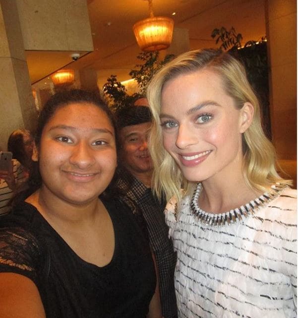 Margot Robbie and Marlen are posing for a selfie.