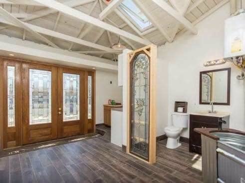 A toilet room with no walls