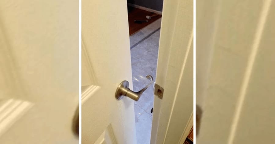 A door noob blocking the door from closing