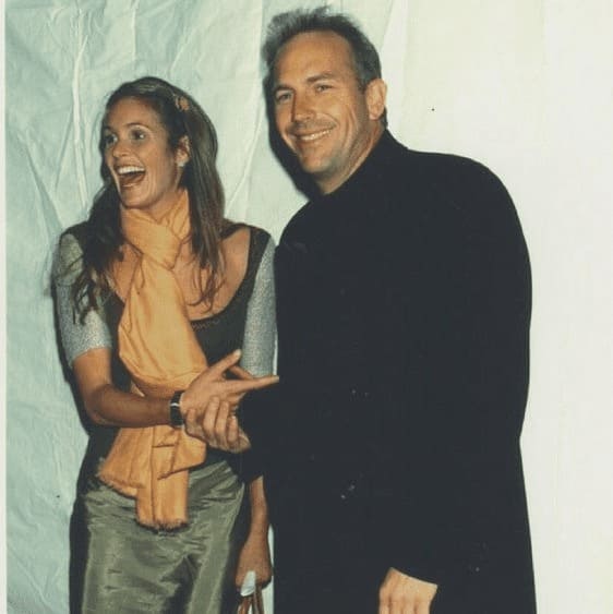 Elle Macpherson and Kevin Costner getting photos taken of them