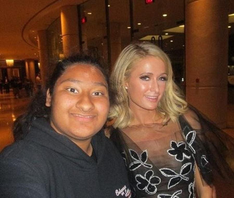 Paris Hilton and Marlen Orozco are taking a selfie in a hotel lobby.