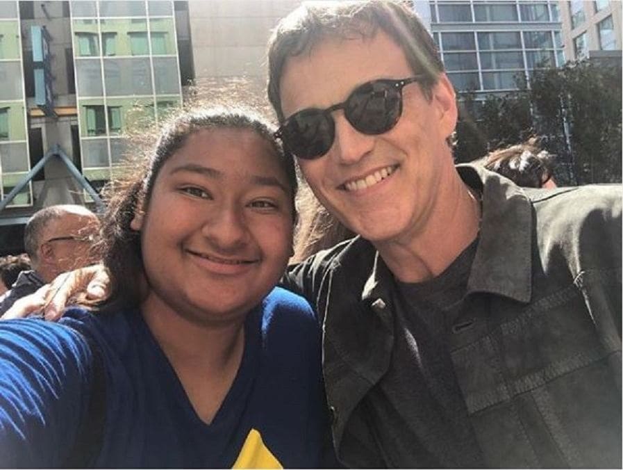 Stephen Moyer is with sunglasses on posing for a selfie with Marlen Orozco, who is taking the selfie.