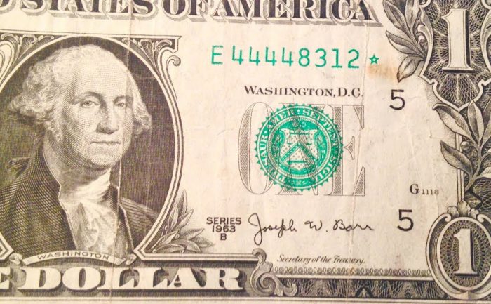 A dollar bill with Joseph W Barr’s signature on it
