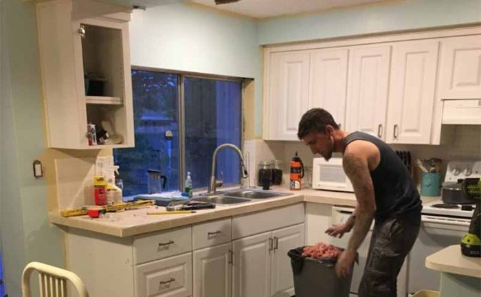 Bobby Kapsidis working in the kitchen