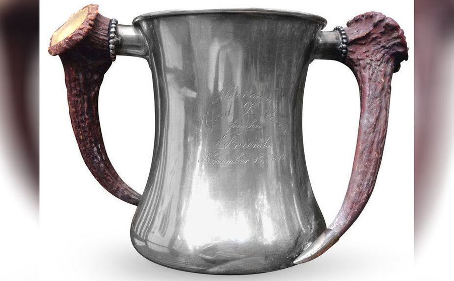 Eternity cup with horn handles