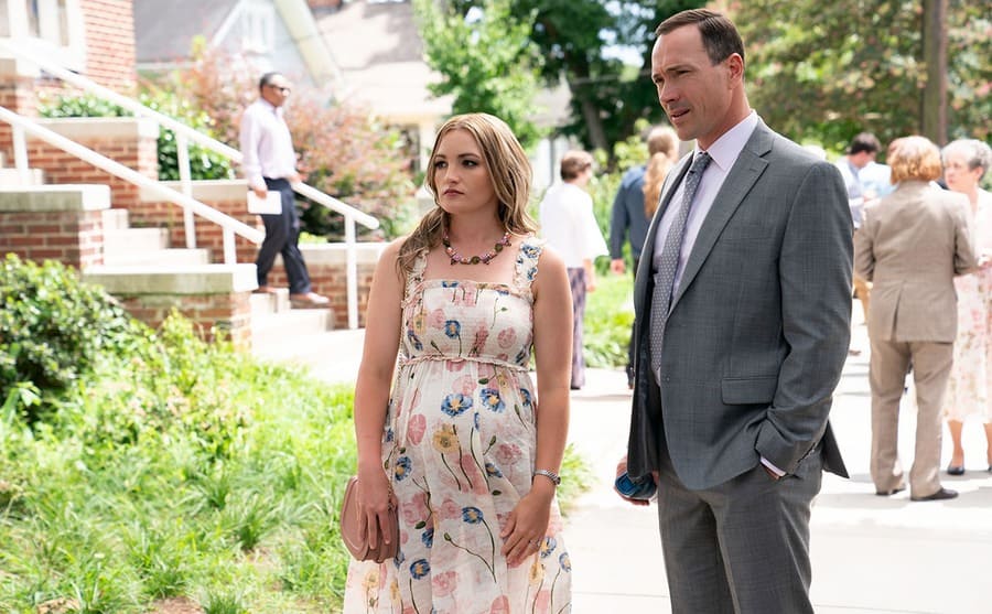 Jamie Lynn Spears is pregnant and standing with Chris Klein in “Sweet Magnolias” tv show 