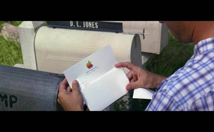 Forrest Gump opening his mail from Apple 