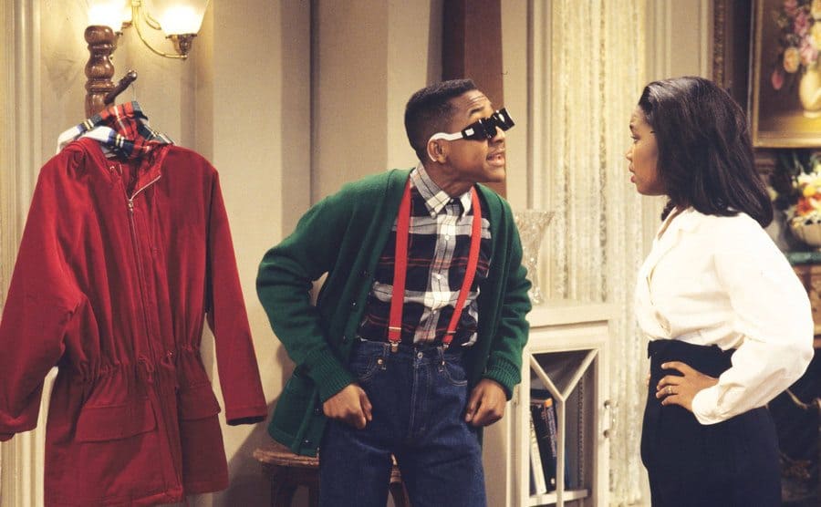 Jaleel White talking to Kellie Shanygne Williams in a scene from Family Matters