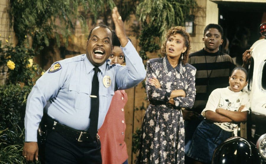 Reginald Vel Johnson with his hand in the air and Jo Marie Payton, Telma Hopkins, Darius McCrary, and Kellie Shanygne Williams around him looking at something that happened behind the camera 