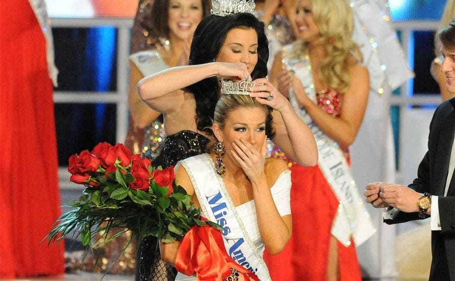 Mallory Hagan reacting excitedly to being crowned Miss America in 2013 