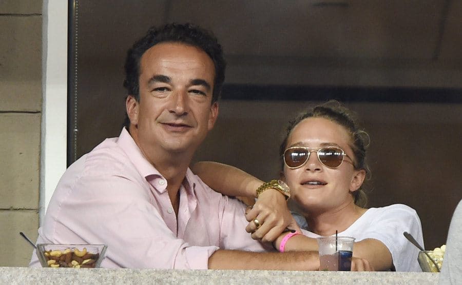 Marky Kate and Oliver cozying up in a private box at a tennis match 