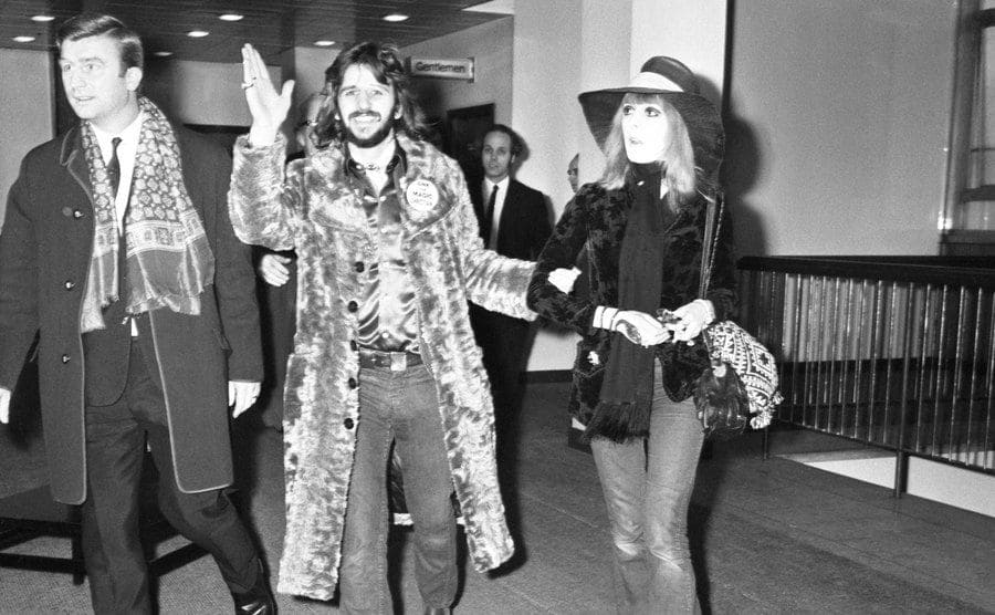 Maureen Cox and Ringo Star photographed in the airport 