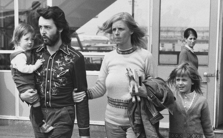 Paul and Linda McCartney with their children at the airport 
