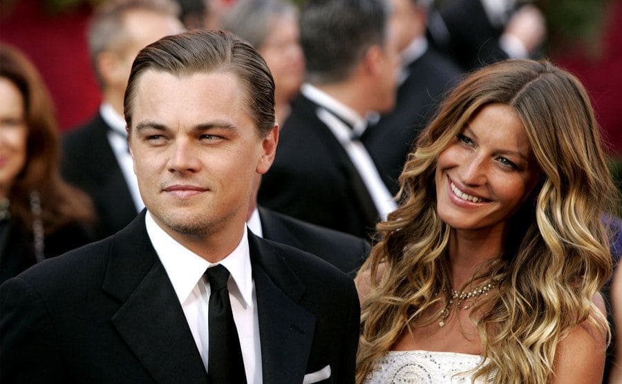 Leonardo DiCaprio and Gisele Bundchen on the red carpet of the 77th Academy Awards. 