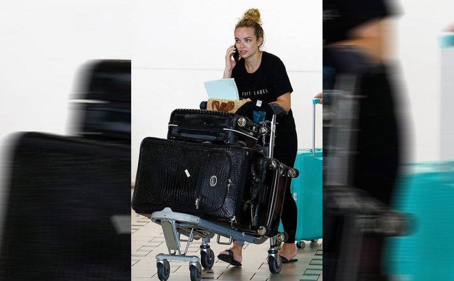 Abbie Chatfield is arriving at the airport with two large suitcases and a carry-on, rumored to be on the way to Bachelor in Paradise