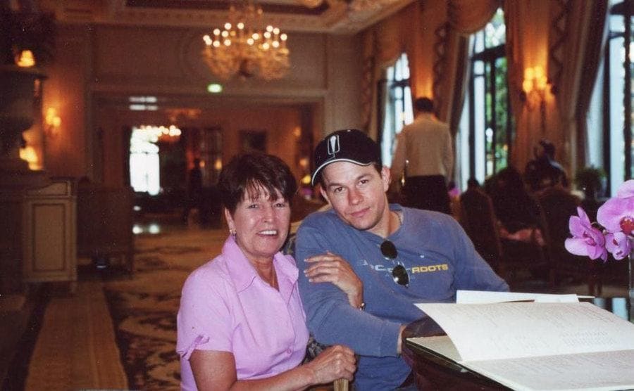 Alma posing with Mark Wahlberg in the lobby of a hotel 