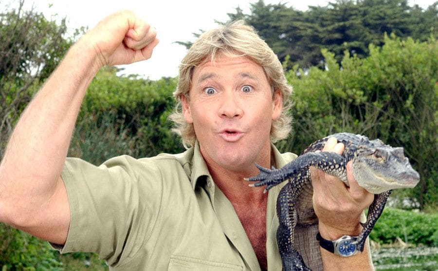 Steve Irwin holding a baby alligator 
