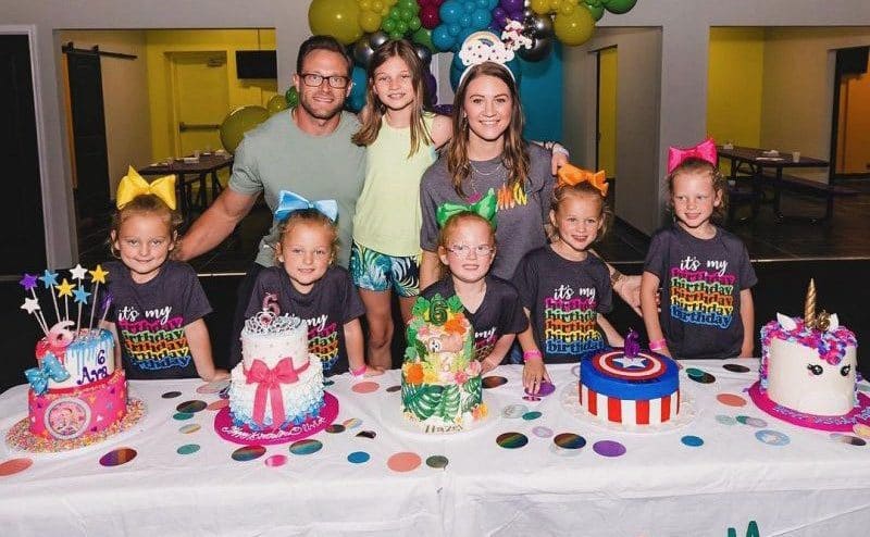 The Busbys celebrating the quintuplet’s 6th birthday with each girl getting a cake. 
