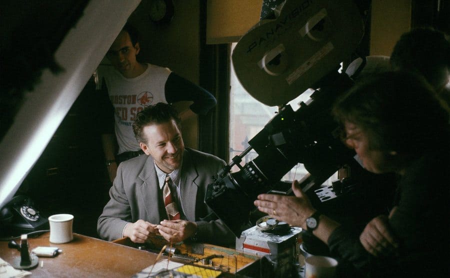 Mickey Rourke and Alan Parker behind the scenes on the set of the movie ‘Angel Heart’.