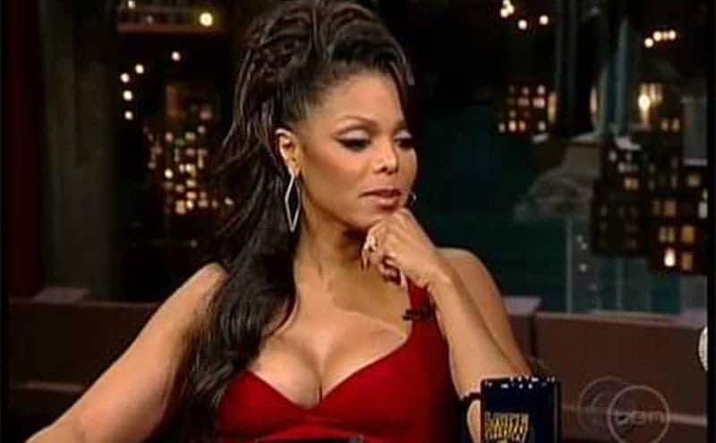 Janet Jackson is looking uncomfortable while on the set of ‘The Late Show With David Letterman’.
