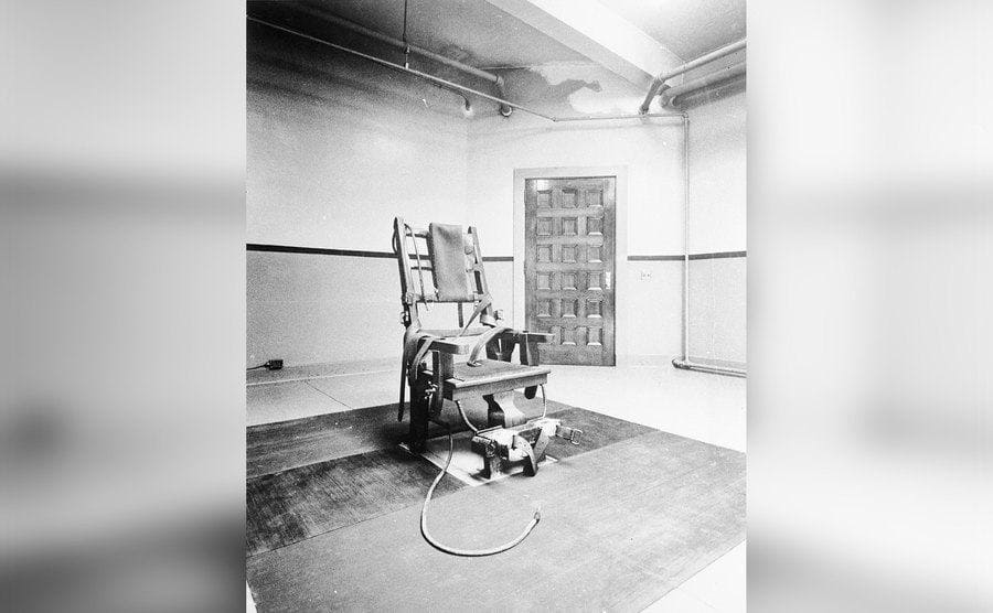 An electric chair stands in the middle of the room. 
