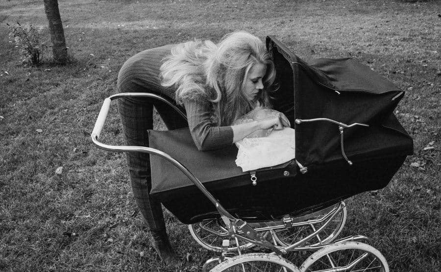 Jane Fonda accommodates her baby in the stroller.
