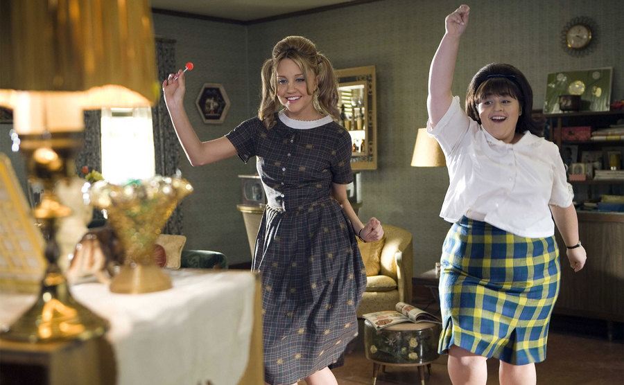 Amanda Bynes and Nikki Blonsky are dancing in a scene from ‘Hairspray.’