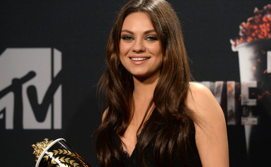 Mila Kunis poses with the Best Villain MTV award for 'Oz the Great and Powerful.' 