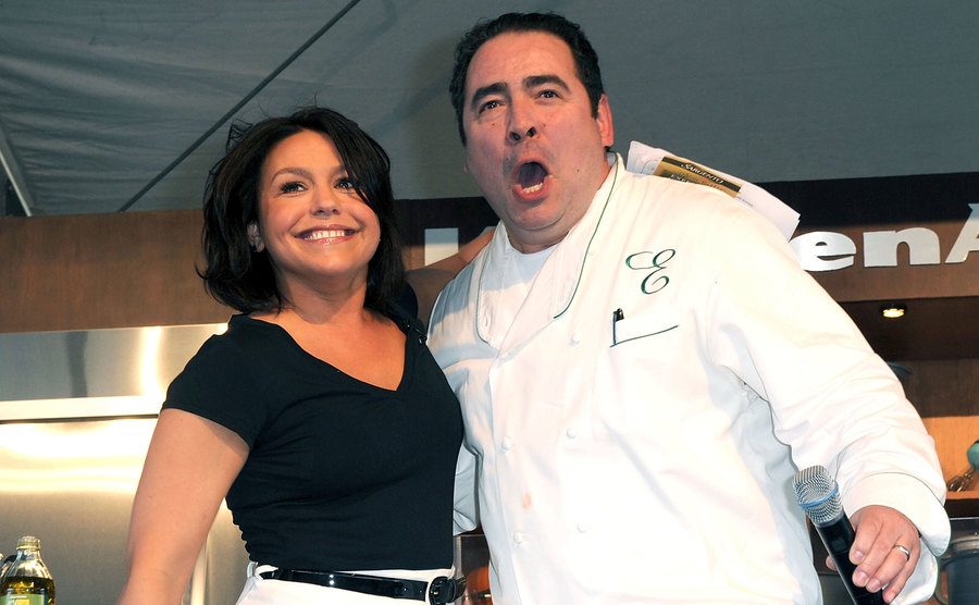 Rachael and chef Emeril Lagasse pose for the press.