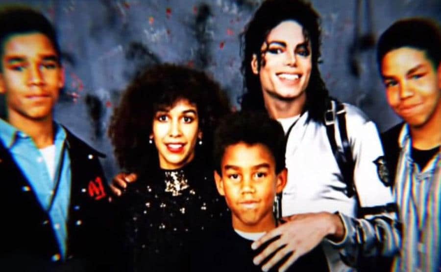 A picture of Michael Jackson, Dee Dee, and her three sons.