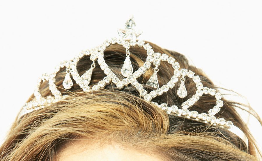 An image of a prom queen’s crown. 