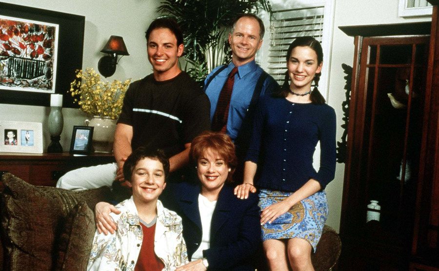 A photo of the Even Stevens cast. 