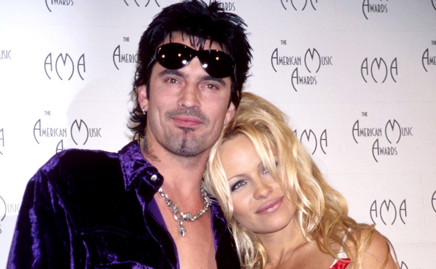 Tommy Lee and Pamela Anderson pose on the red carpet. 