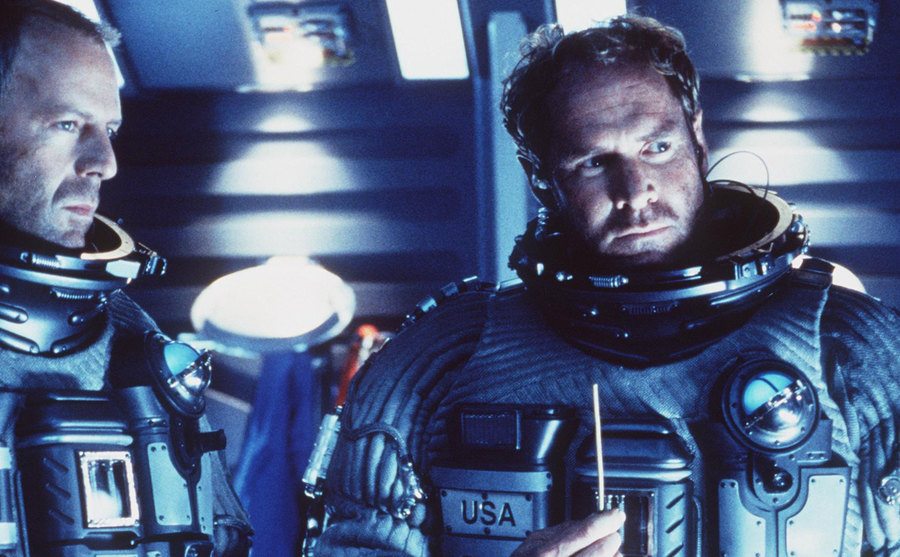 A still of Bruce Willis and Will Patton inside the spaceship. 