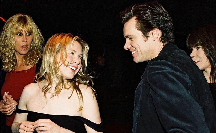 Renee Zellweger and Jim Carrey looking at each other lovingly on the red carpet in 1999