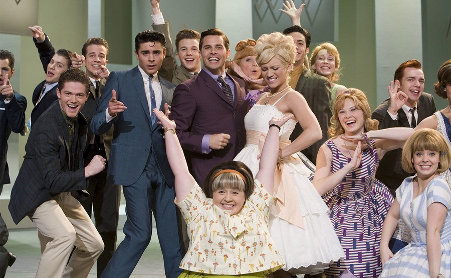 The cast of Hairspray pose for a picture. 