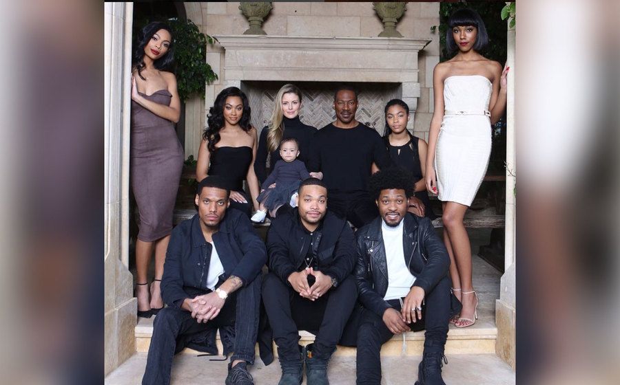 A family photo of Eddie Murphy with all his kids. 
