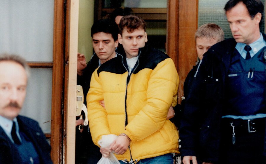 An image of Bernardo arriving at court.