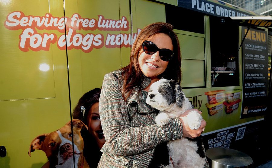 A photo of Rachel Ray at her food truck for dogs.
