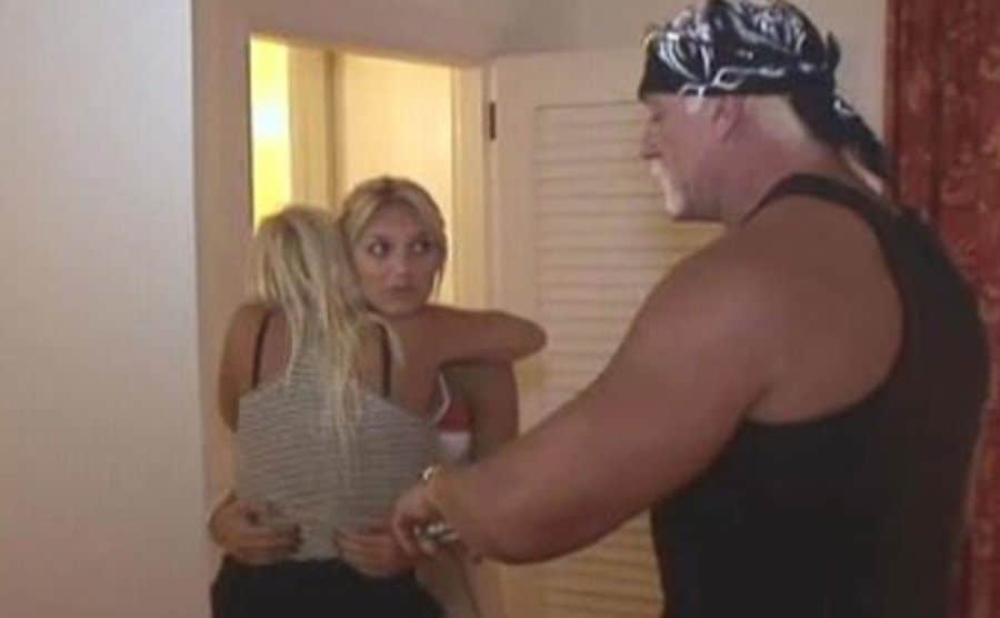 A still of Hulk and his daughter in an episode from the show.