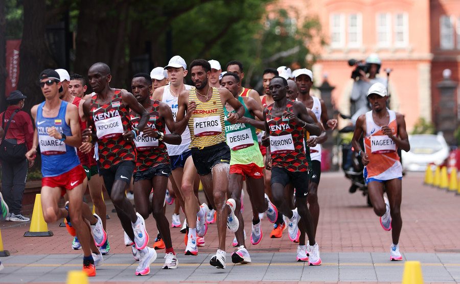 A photo of the runners at the Olympic marathon in Sapporo.