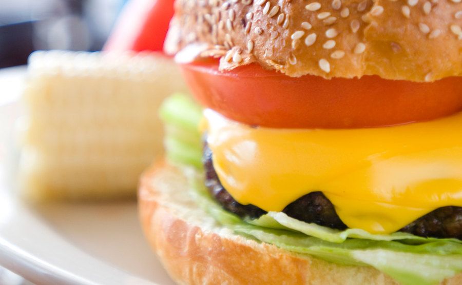 An image of a cheeseburger.