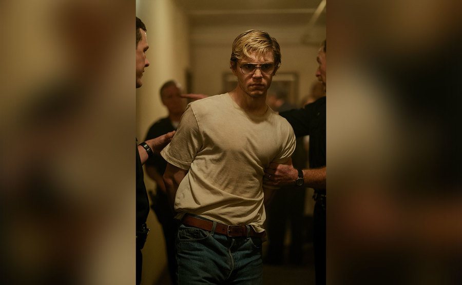 Evan Peters as Jeffrey Dahmer is arrested. 