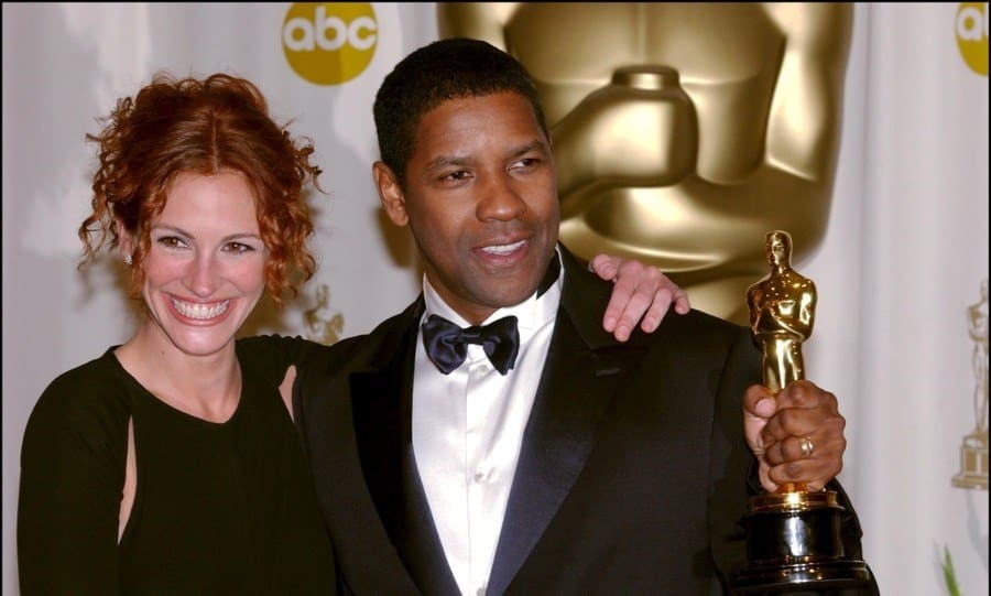 Denzel Washington, winner Best Actor, with Julia Roberts