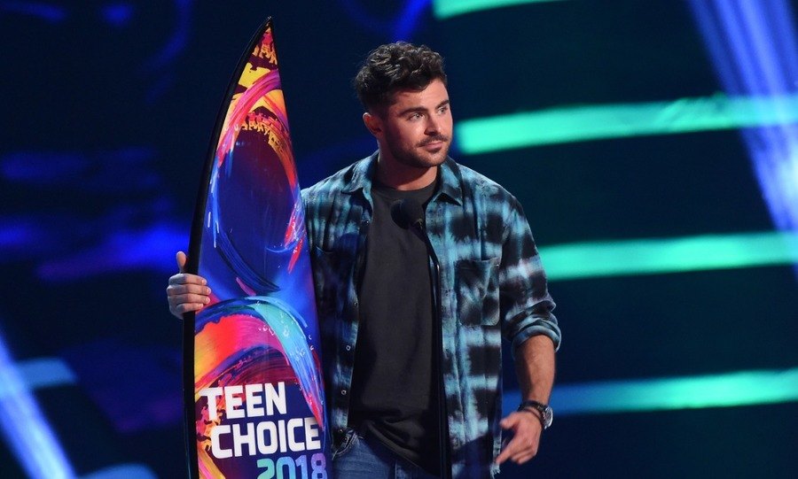 Zac Efron accepts the Choice Drama Movie Actor award for 